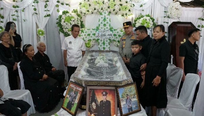 Kapolda Sulut Kenang Dedikasi Briptu Excel Mamuli, Dorong Adiknya Lanjutkan Pengabdian di Polri