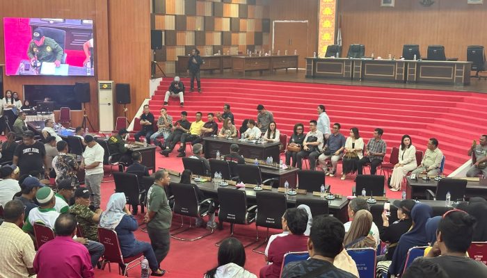 Ratusan Pedagang Geruduk DPRD Bitung