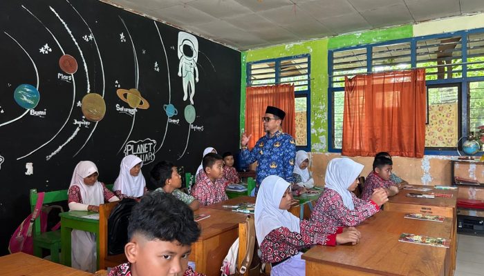 Bupati Sirajudin Lasena Canangkan Gerakan Literasi Membaca 5–15 Menit Sebelum Belajar di SDN 2 Boroko