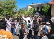 Pengamankan Aksi Unjuk Rasa Forum Perjuangan Masyarakat Kambahu di Kantor KPKNL