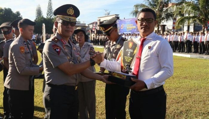 Apel Pagi Polda Sulut Jadi Ajang Apresiasi Pemenang Lomba Hari Bhayangkara ke-80, Wakapolda Serahkan Piala dan Hadiah