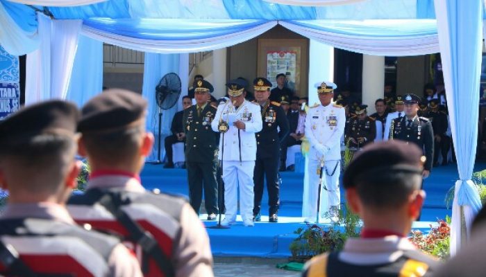 Hari Bhayangkara ke-80 di Polda Sulut, Kapolda Roycke Harry Langie Dampingi Gubernur Yulius Selvanus Pimpin Upacara