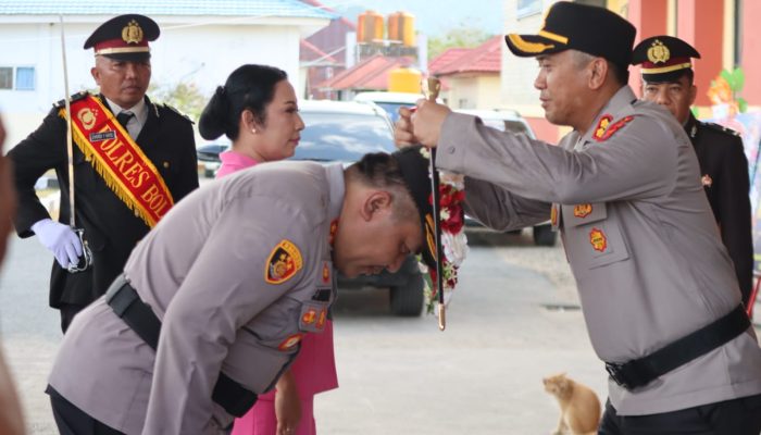 Welcome and Farewell Parade Kapolres Bolmut: Tradisi Pedang Pora Iringi Estafet Kepemimpinan Penuh Haru dan Pengabdian