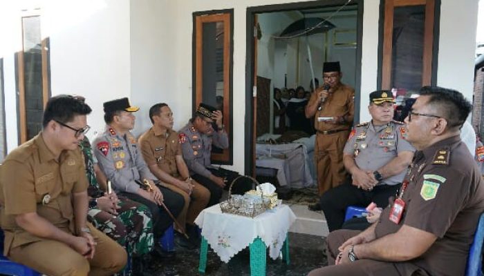 Kapolda Sulut Melayat ke Rumah Duka dan Besuk Korban Kecelakaan Drag Race di Kotamobagu