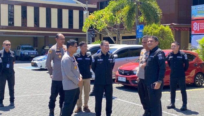 Pengelolaan Informasi dan Dokumentasi Divisi Humas Polri Tinjau Lokasi Pemasangan Videotron di Lingkungan Mapolresta Manado