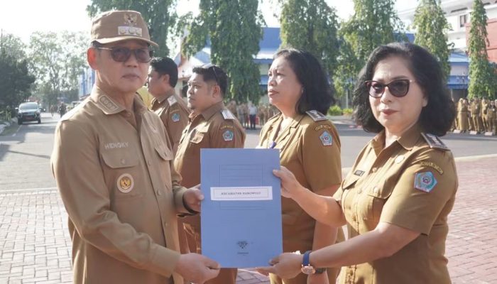 Apel Pemkot Bitung Penuh Makna, Wali Kota Serahkan SK Kepala Lingkungan se-Kota Bitung