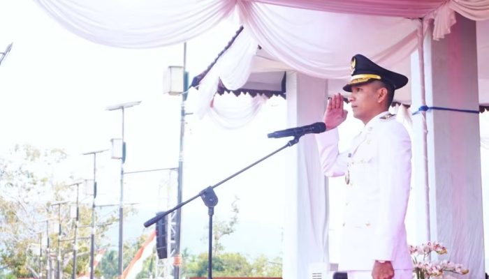 Wakil Bupati Boltara Pimpin Upacara Penurunan Bendera HUT ke-81 RI