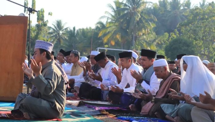 Bupati dan Wabup Boltara Sholat Istisqa di Buko, Santuni Anak Yatim di Tengah Kemarau Panjang