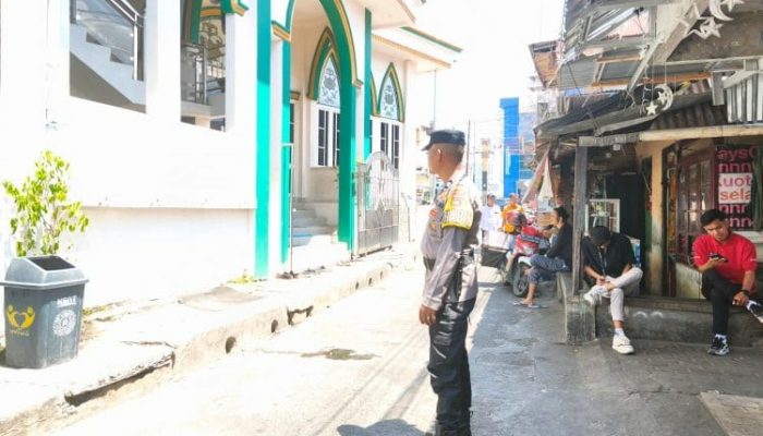 Polsek Sario Pantau Pelaksanaan Salat Jumat di Masjid Miftahul Jannah
