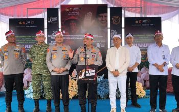 Wakapolri Berikan bansos 1.000 paket untuk 2 Gapoktan Bawang putih di Cianjur