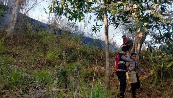Gerak Cepat Polsek Tikala, Berhasil Cegah Kebakaran Lahan di Ranomuut Meluas ke Permukiman