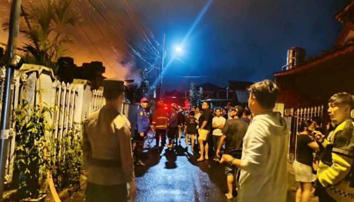 Dua Rumah Terbakar di Ranotana, Polsek Sario Bersama Rayon Pantera Amankan TKP