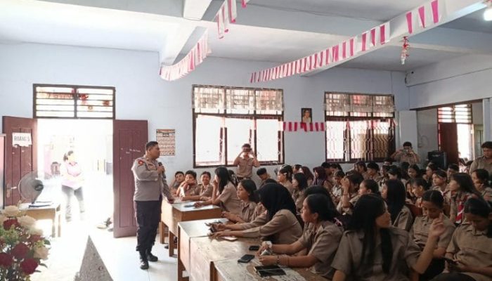 Seksi Hukum Polresta Manado Edukasi Pelajar SMPN 5 Manado Tentang Kesadaran Hukum