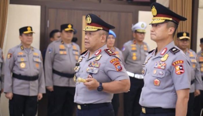 Dipimpin Kapolri, Kapolda Sulut Yudo Hermanto dan Wakapolda Sulut Awi Setiyono Resmi Naik Pangkat Setingkat