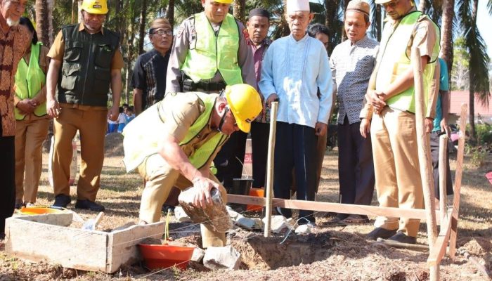 Revitalisasi PAUD Boltara Dimulai, Bupati Sirajudin Lasena Letakkan Batu Pertama di Dua Desa