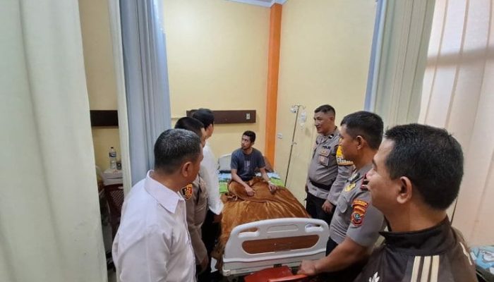 Sebagai Wujud kepedulian, Kapolsek Singkil Besuk Personel di RS Bhayangkara