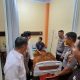 Sebagai Wujud kepedulian, Kapolsek Singkil Besuk Personel di RS Bhayangkara