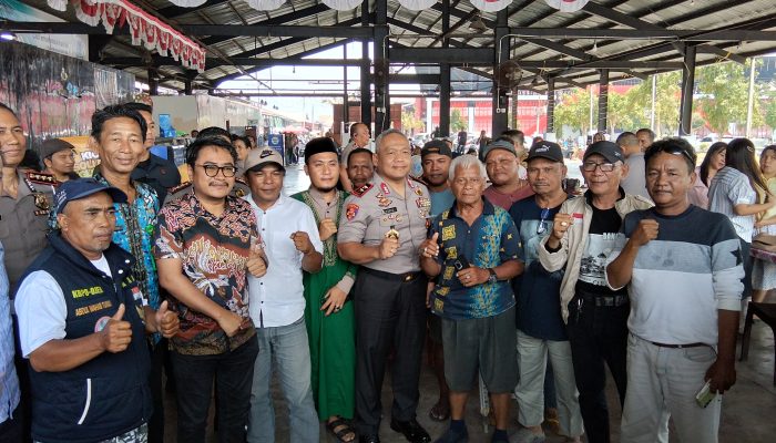 Kapolda Sulut Blusukan ke Pasar Bersehati, Serap Aspirasi Pedagang dan Tegaskan Layanan Polisi 110