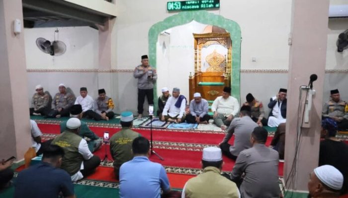 Subuh Keliling di Masjid Nurul Yaqin Sario, Kapolda Sulut Ajak Masyarakat Perkuat Sinergi Jaga Kamtibmas