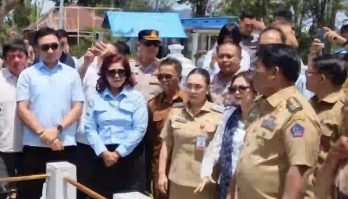Yulius Selvanus Ziarah ke Makam Keluarga Presiden Prabowo Subianto di Langowan Minahasa