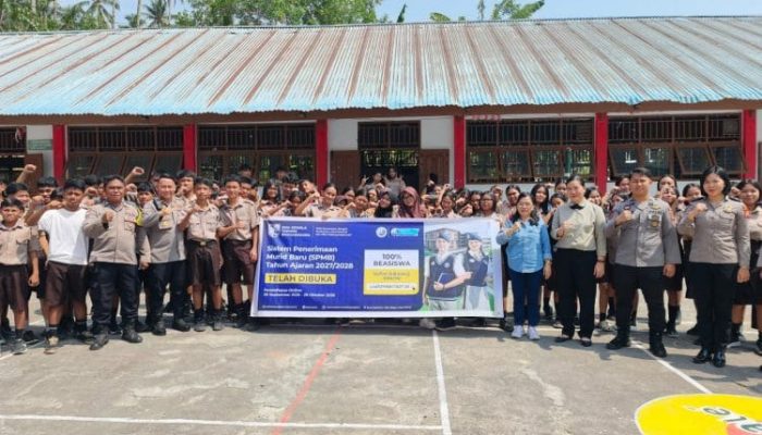 Polresta Manado Sosialisasikan Penerimaan Siswa SMA Kemala Taruna Bhayangkara kepada Pelajar SMPN 13 Manado