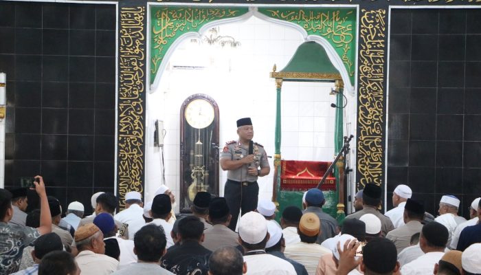 Jumat Keliling di Masjid Al Mahsyur Istiqlal Manado, Kapolda Sulut Pererat Silaturahmi dengan Masyarakat