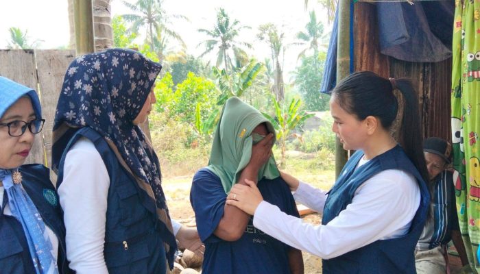 Sentuh Korban Kebakaran di Dua Desa, Plt. Ketua TP-PKK Bolmut Salurkan Bantuan untuk Keluarga Terdampak