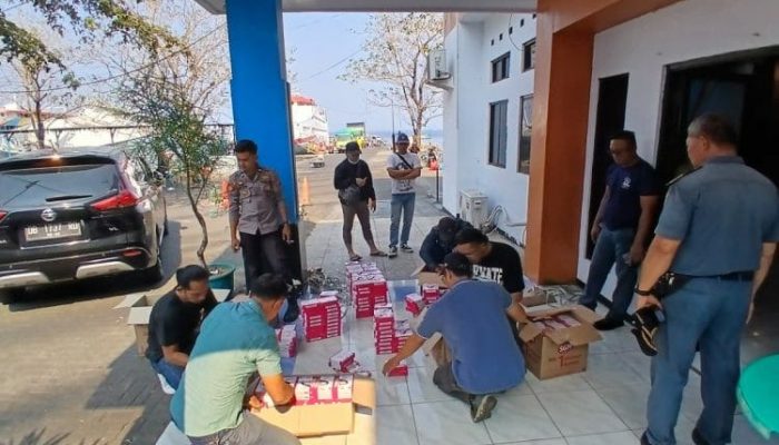 Polsek Pelabuhan Manado Gagalkan Peredaran 500 Paket Kosmetik Tanpa Izin Edar dari Sangihe