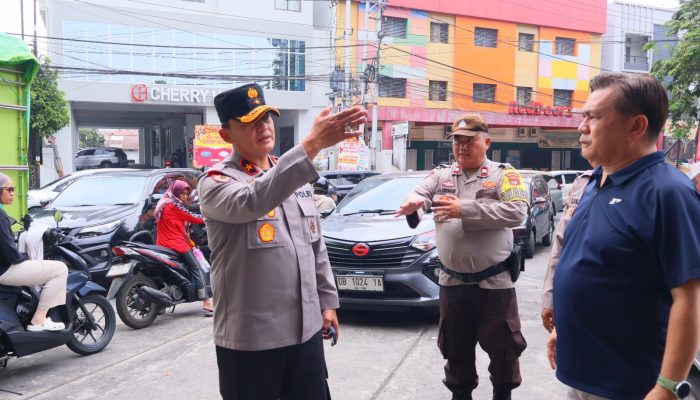 Pastikan Berjalan Tertib, Wakapolda Sulut Pantau Pengamanan Antrean BBM di Sejumlah SPBU di Kota Manado