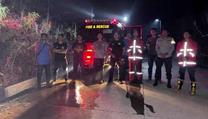 Kebakaran Lahan Dekat TPA Mamitarang Berhasil Dipadamkan Personel Polsek Wori bersama Dinas Damkar Minut