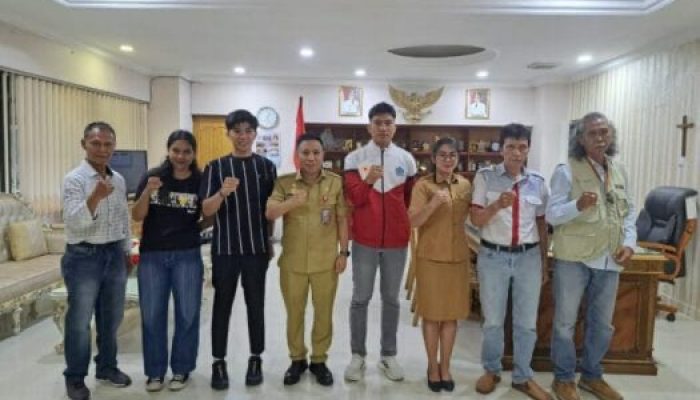 Ketua Umum Pengurus Perkemi Sulut, Fransiscus Manumpil Lepas Tim Kempo Sulut Kejurnas di Bali