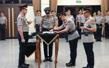 Kapolri Pimpin Serah Terima Jabatan Kakorlantas dan Tiga Kapolda di Mabes Polri