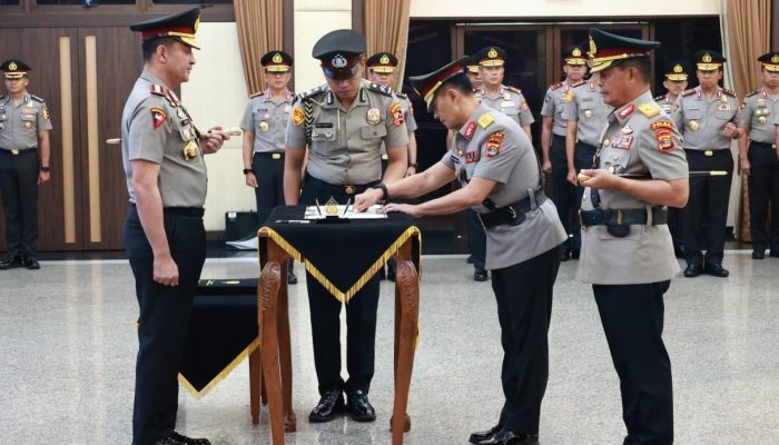 Kapolri Pimpin Serah Terima Jabatan Kakorlantas dan Tiga Kapolda di Mabes Polri